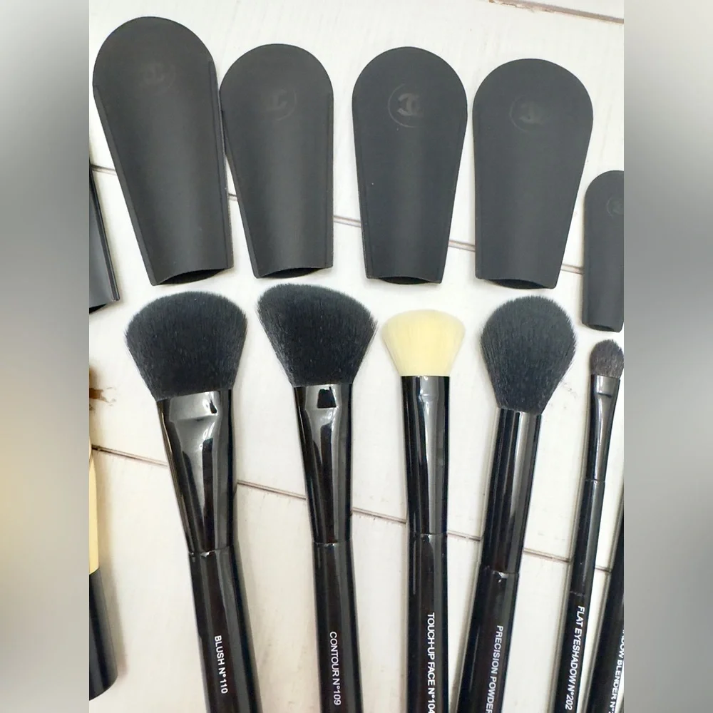 NEW Chanel Takeaways Makeup Bag & Makeup Brush Bundle